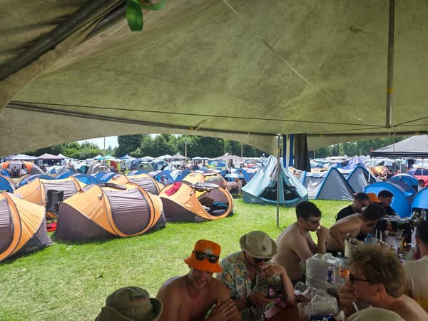 Solnedgång på festivalen