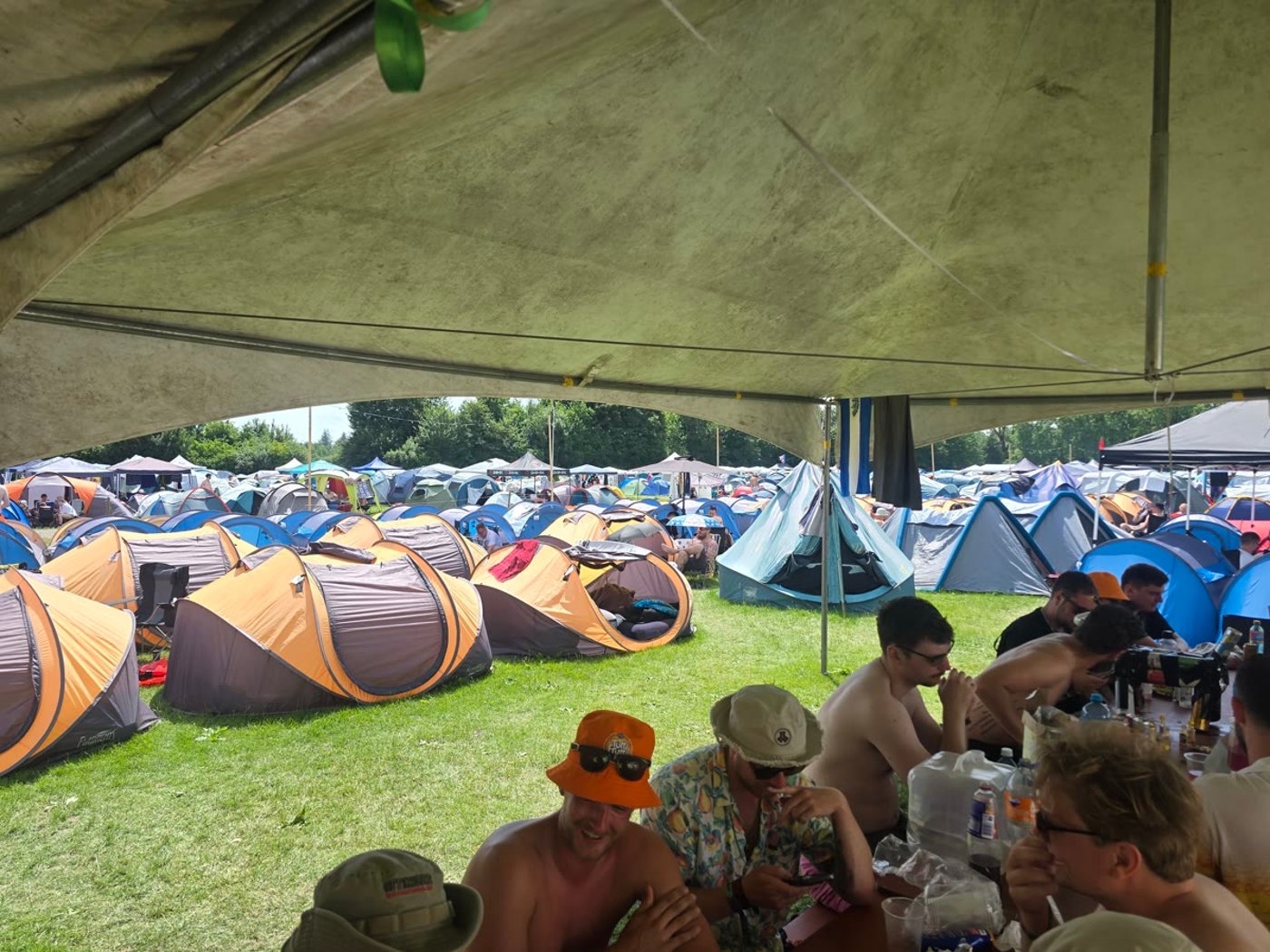 Solnedgång på festivalen