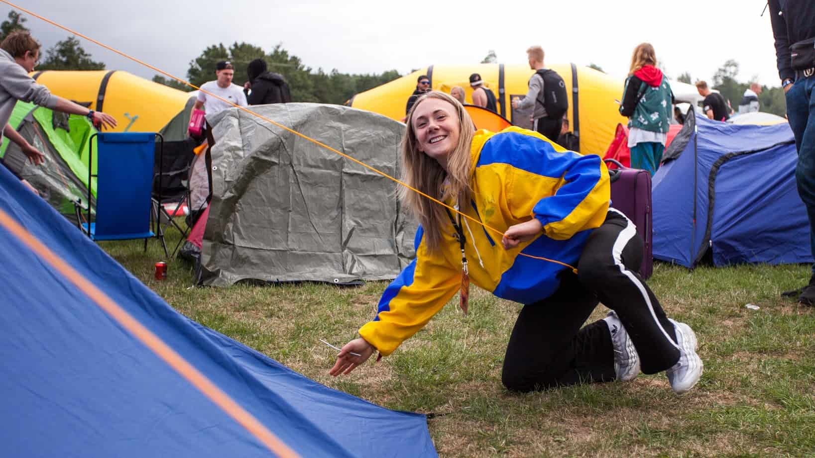 Putting up tent